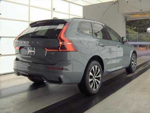 2024 Volvo XC60 B5 Plus Dark Theme