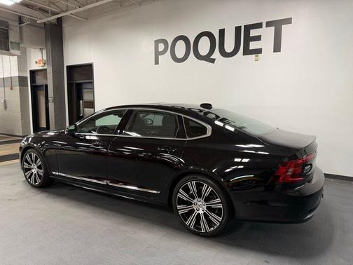 Onyx Black Metallic 2023 Volvo S90 B6 Plus