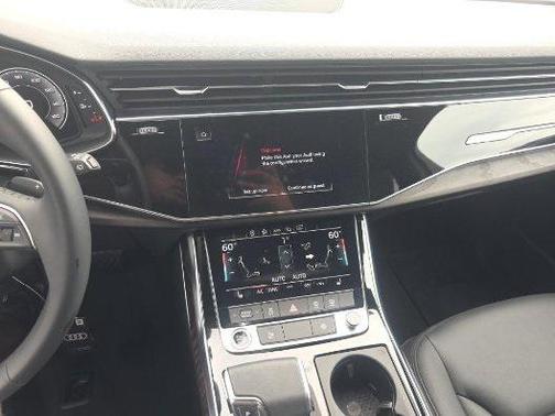 2022 Audi Q7 45 Premium Plus