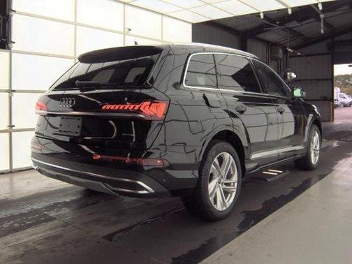 2022 Audi Q7 45 Premium Plus