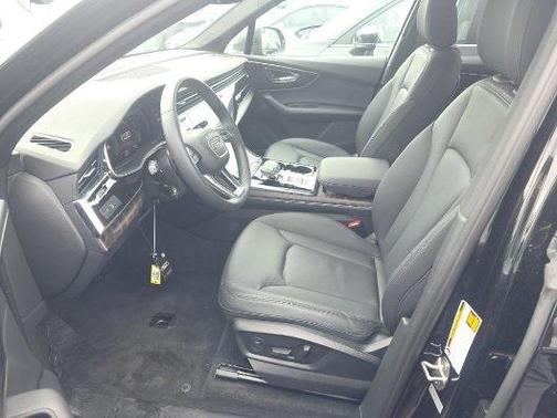 2022 Audi Q7 45 Premium Plus