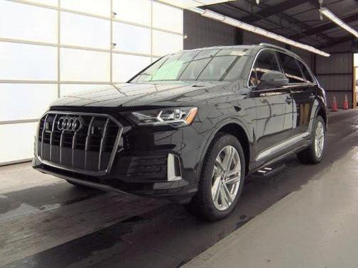 2022 Audi Q7 45 Premium Plus