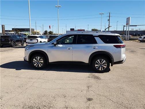 2025 Nissan Pathfinder SL FWD