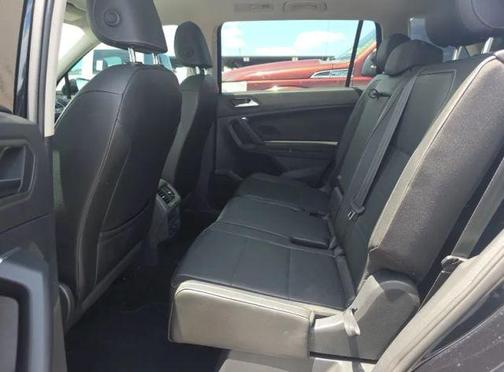 Deep Black Pearl Effect 2019 Volkswagen Tiguan 2.0T SE