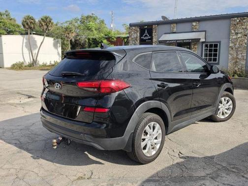 Black 2021 Hyundai TUCSON SE