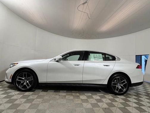 Mineral White Metallic 2027 BMW 530 i xDrive