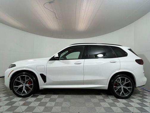 Alpine White 2026 BMW X5 PHEV xDrive50e