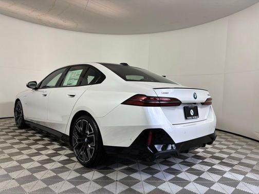 Mineral White Metallic 2027 BMW 550e 550E XDRIVE