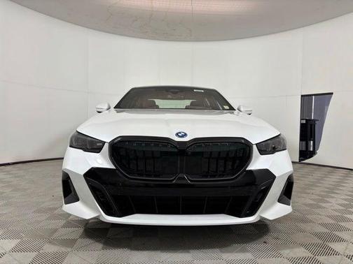 Mineral White Metallic 2027 BMW 550e 550E XDRIVE