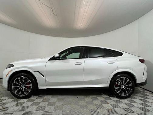 Mineral White Metallic 2026 BMW X6 xDrive40i