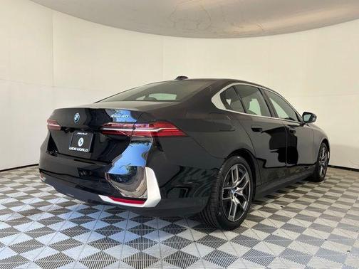 Black Sapphire Metallic 2025 BMW i5 xDrive40