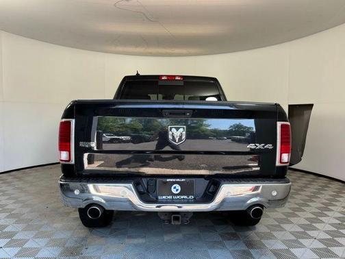 Brilliant Black Crystal Pearlcoat 2017 RAM 1500 Laramie