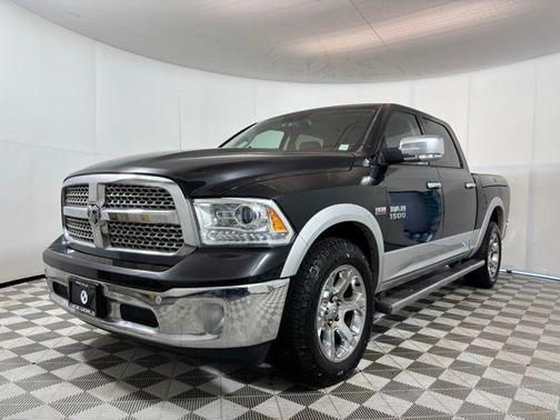 Brilliant Black Crystal Pearlcoat 2017 RAM 1500 Laramie