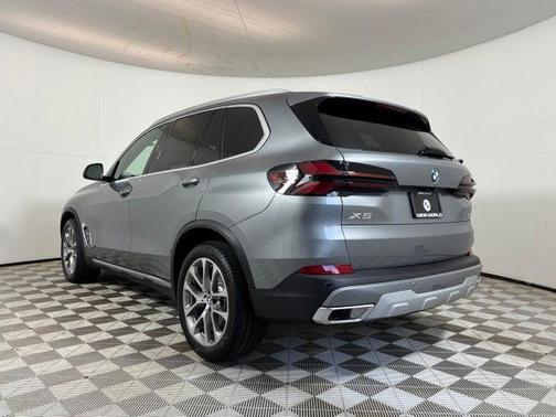 Gray Metallic 2026 BMW X5 xDrive40i