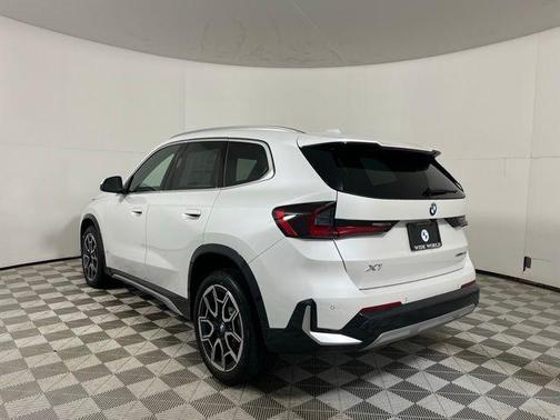 Mineral White Metallic 2026 BMW X1 xDrive28i