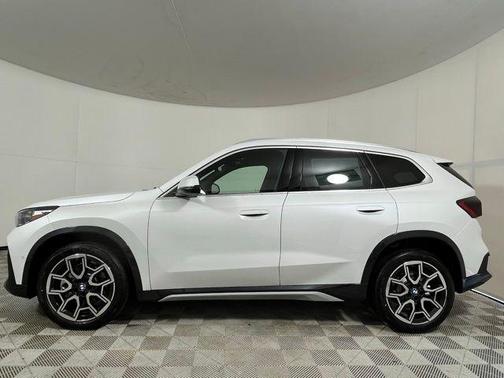 Mineral White Metallic 2026 BMW X1 xDrive28i