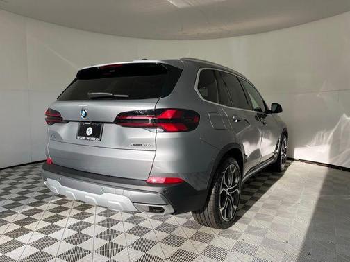 Gray Metallic 2026 BMW X5 xDrive40i