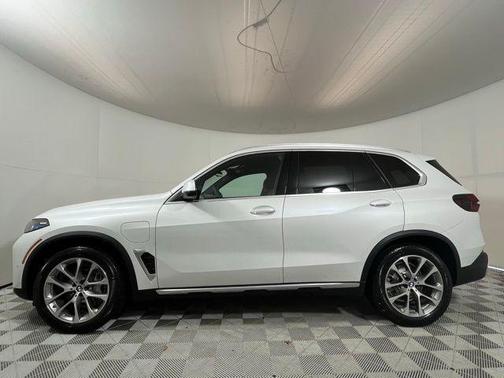 Mineral White Metallic 2026 BMW X5 PHEV xDrive50e