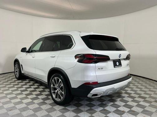 Mineral White Metallic 2026 BMW X5 PHEV xDrive50e