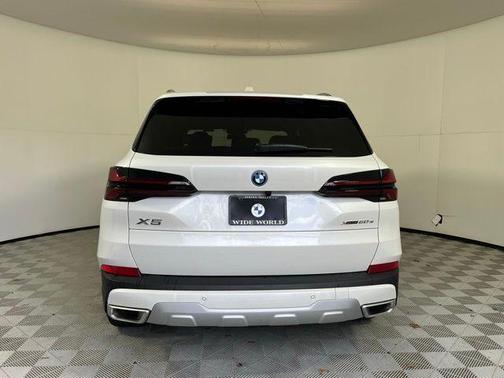 Mineral White Metallic 2026 BMW X5 PHEV xDrive50e