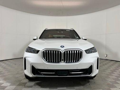 Mineral White Metallic 2026 BMW X5 PHEV xDrive50e
