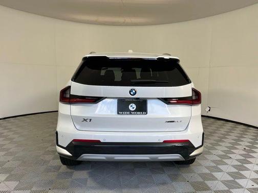 Mineral White Metallic 2026 BMW X1 xDrive28i