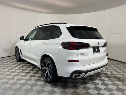 Alpine White 2026 BMW X5 PHEV xDrive50e