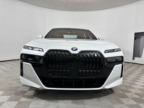 Mineral White Metallic 2026 BMW 740 i xDrive