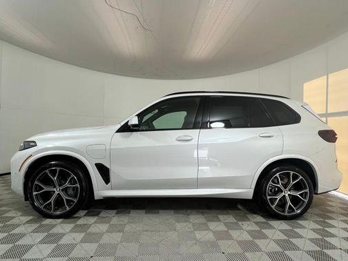 Mineral White Metallic 2026 BMW X5 PHEV xDrive50e