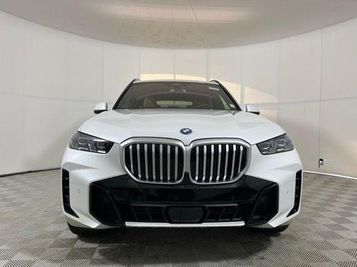 Mineral White Metallic 2026 BMW X5 PHEV xDrive50e