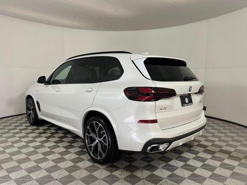 Mineral White Metallic 2026 BMW X5 PHEV xDrive50e