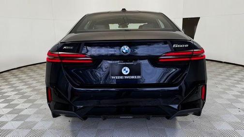 Carbon Black Metallic 2027 BMW 550e 550E XDRIVE