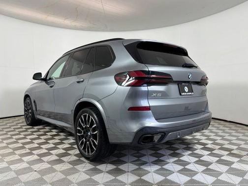 Gray Metallic 2025 BMW X5 xDrive40i