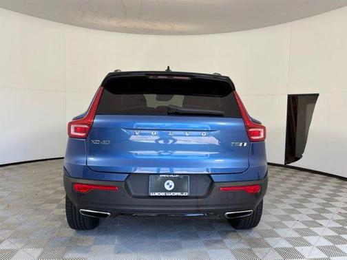Bursting Blue Metallic 2020 Volvo XC40 T5 R-Design