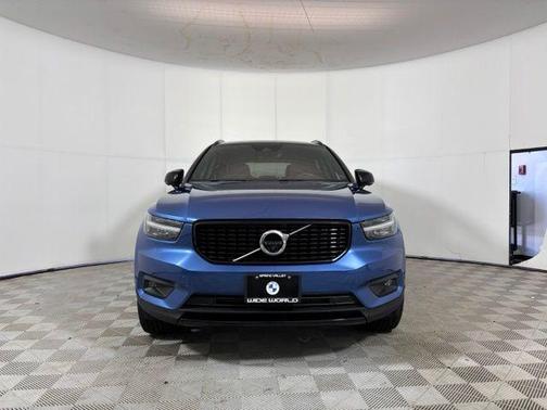 Bursting Blue Metallic 2020 Volvo XC40 T5 R-Design