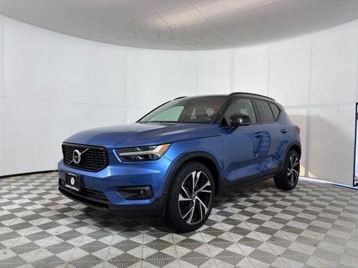 Bursting Blue Metallic 2020 Volvo XC40 T5 R-Design