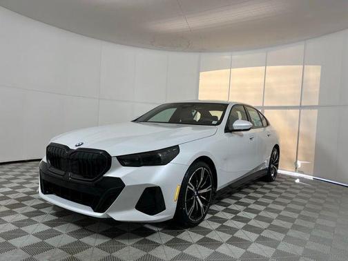 Mineral White Metallic 2026 BMW 530 i xDrive