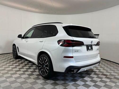 Mineral White Metallic 2026 BMW X5 xDrive40i