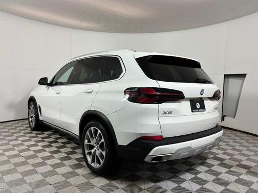 Alpine White 2024 BMW X5 xDrive40i