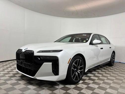 Mineral White Metallic 2026 BMW 740 i xDrive