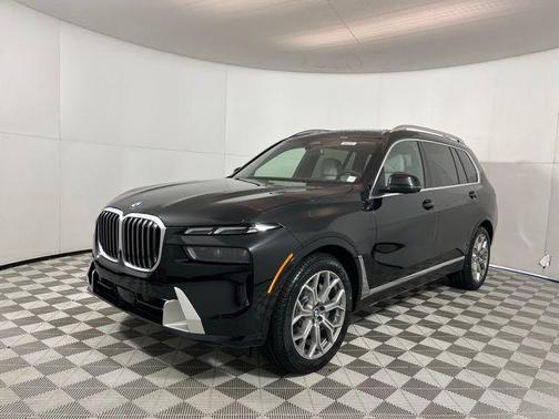 Black Sapphire Metallic 2026 BMW X7 xDrive40i