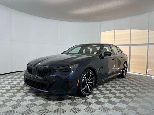 Carbon Black Metallic 2026 BMW 530 i xDrive
