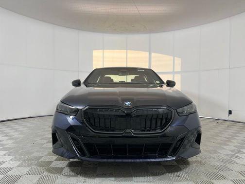 Carbon Black Metallic 2026 BMW 530 i xDrive