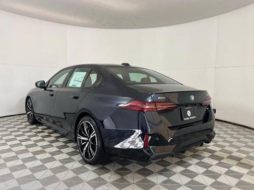 Carbon Black Metallic 2026 BMW 530 i xDrive