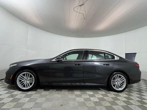 Dark Graphite Metallic 2024 BMW 530 i xDrive