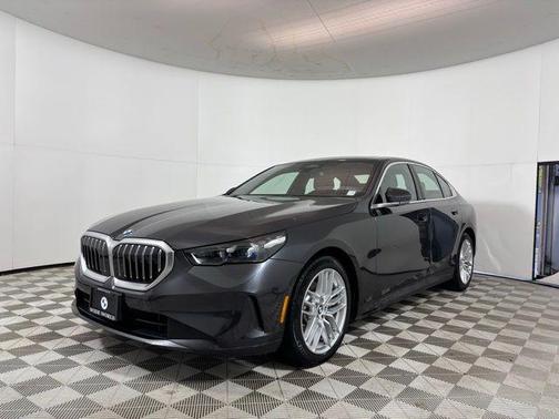 Dark Graphite Metallic 2024 BMW 530 i xDrive