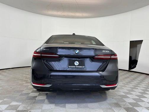 Dark Graphite Metallic 2024 BMW 530 i xDrive