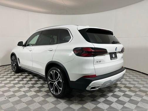 Alpine White 2026 BMW X5 xDrive40i