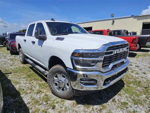 2025 RAM 2500 Tradesman Crew Cab 4x4 6'4' Box