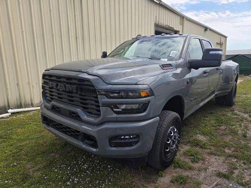 Ceramic Gray Clearcoat 2026 RAM 3500 Big Horn Crew Cab 4x4 8' Box